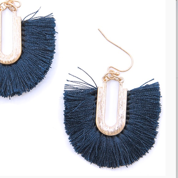 Black Gold Fringe Fan Earrings - Picture 3 of 3